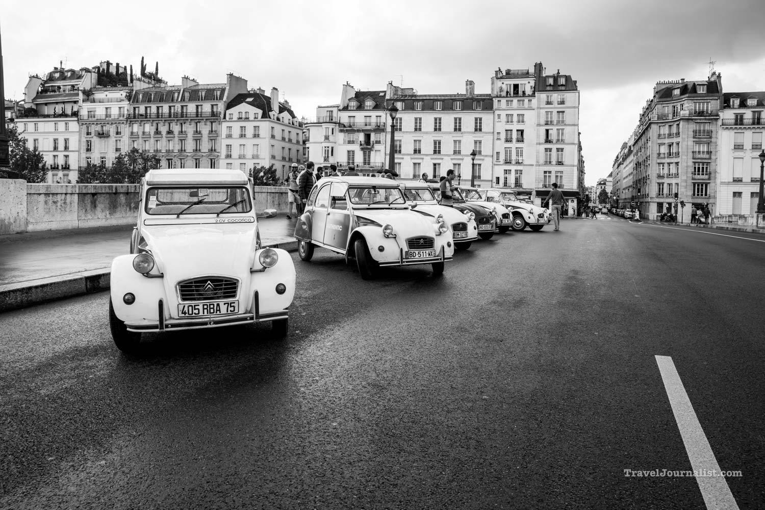 vintage cars citroen 2 cv in paris at notre dame cathedral  u2013 traveljournalist com