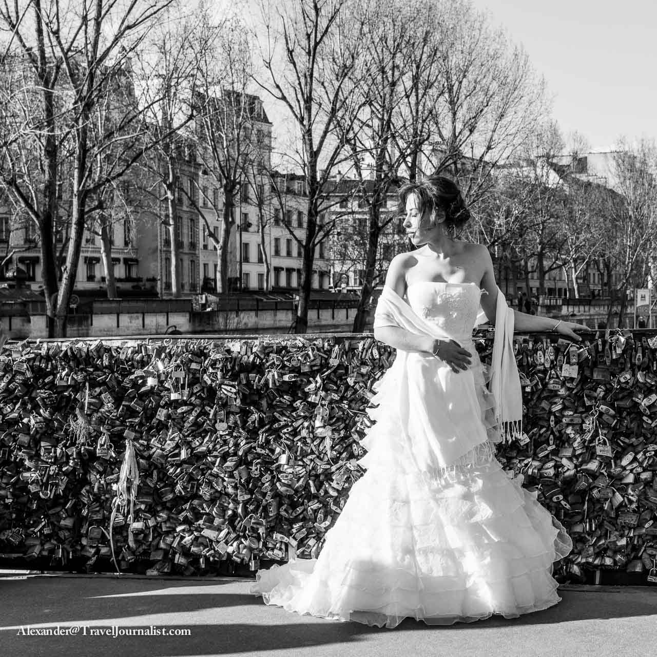 wedding-model-notre-dame-quai-archeveche-paris-love-locks-2