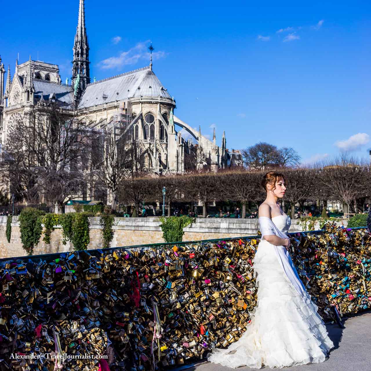 wedding-model-notre-dame-quai-archeveche-paris-love-locks