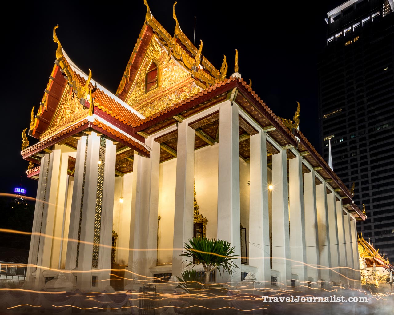 Vesak-Candle-Bangkok-Thailand-Temple-Wat-Pathum-Wanaram-1