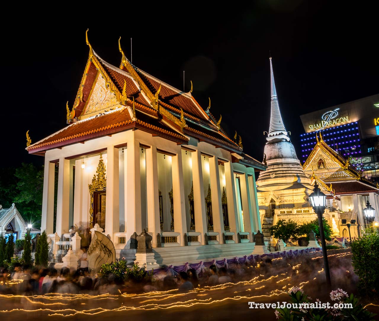 Vesak-Candle-Bangkok-Thailand-Temple-Wat-Pathum-Wanaram-1a