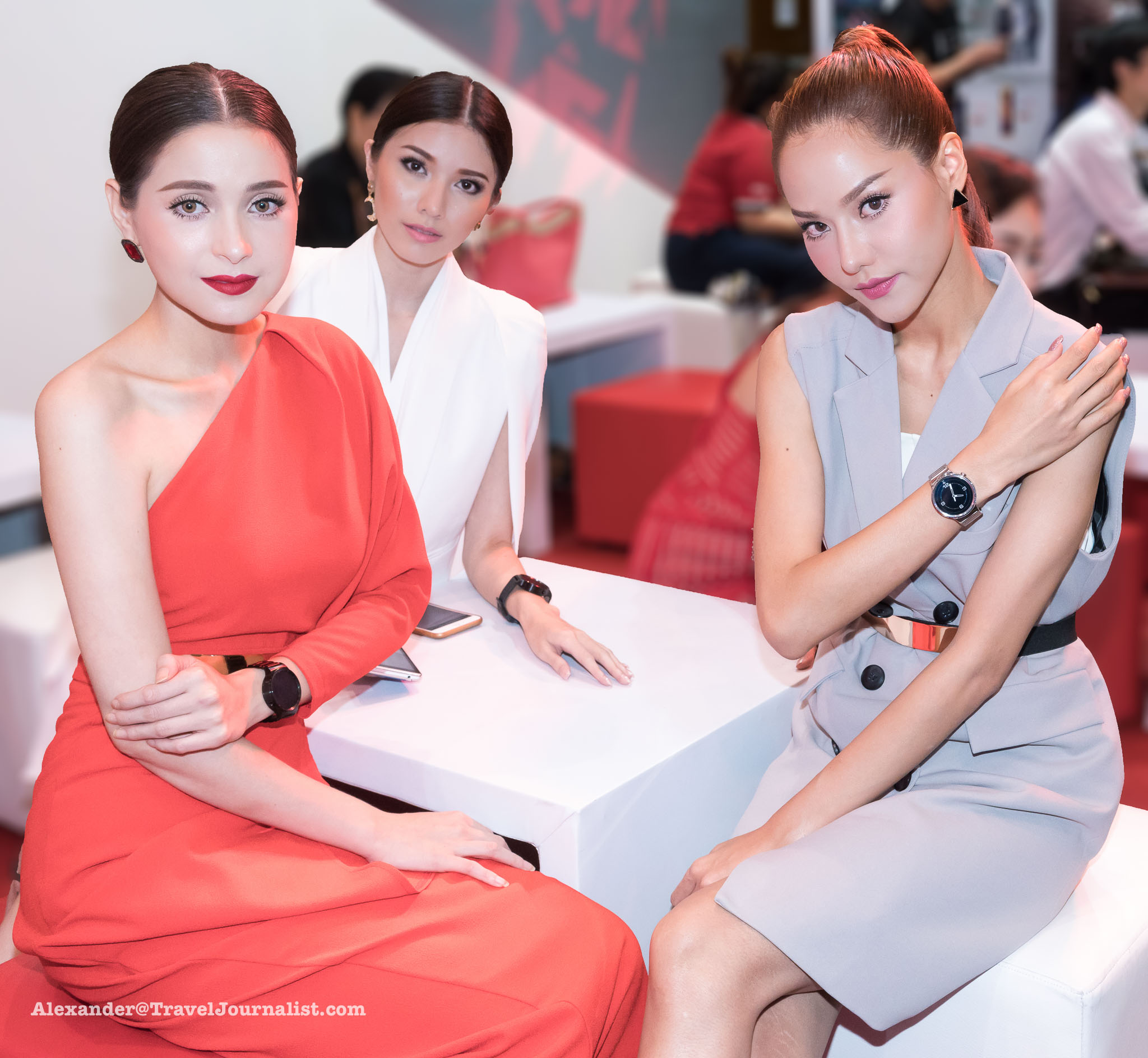 Beautiful-Thai-Girls-woman-models-HuaWei-Bangkok-Thailand
