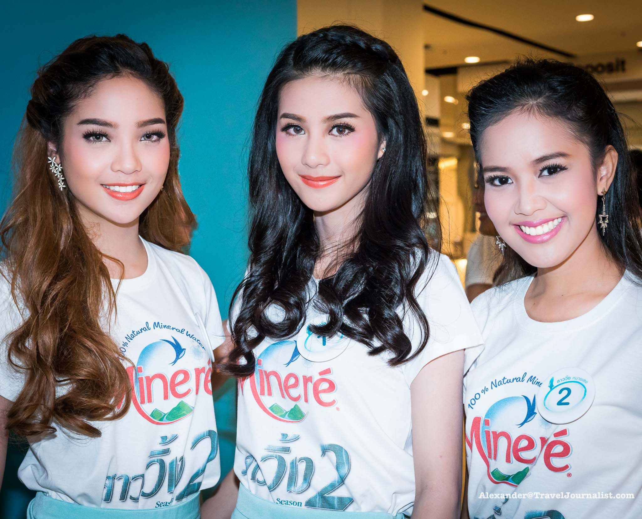 Minere-Beautiful-Thai-Girls-CentralWorld-Bangkok-Thailand