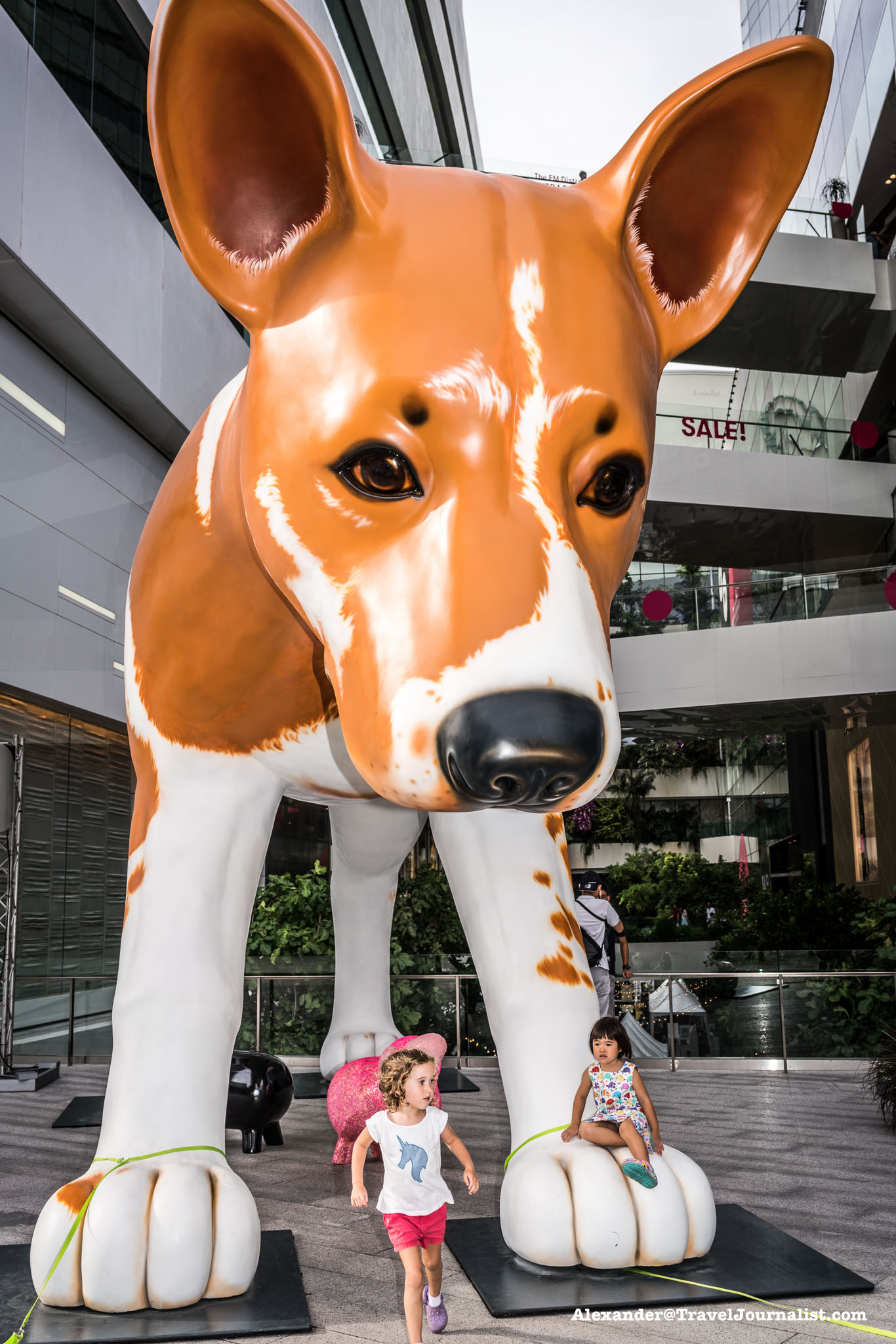 giant-dog-Art-Festival-EMQuartier-Bangkok-Thailand-1