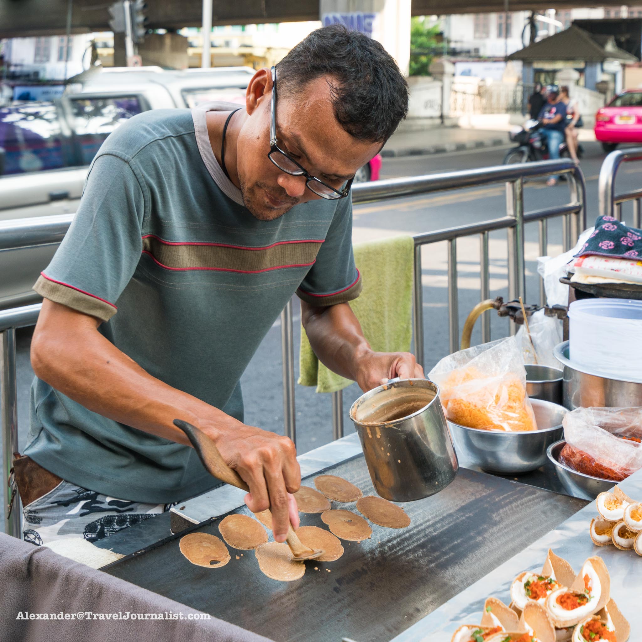 pancake-maker-saphan-thaksin-bangkok-thailand