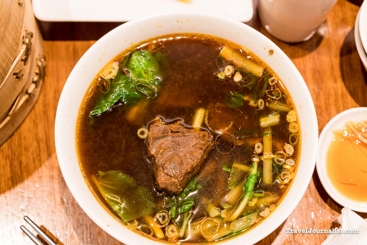 Sogo-Taiwanese-Food-Beef-Soup-Taipei-Taiwan