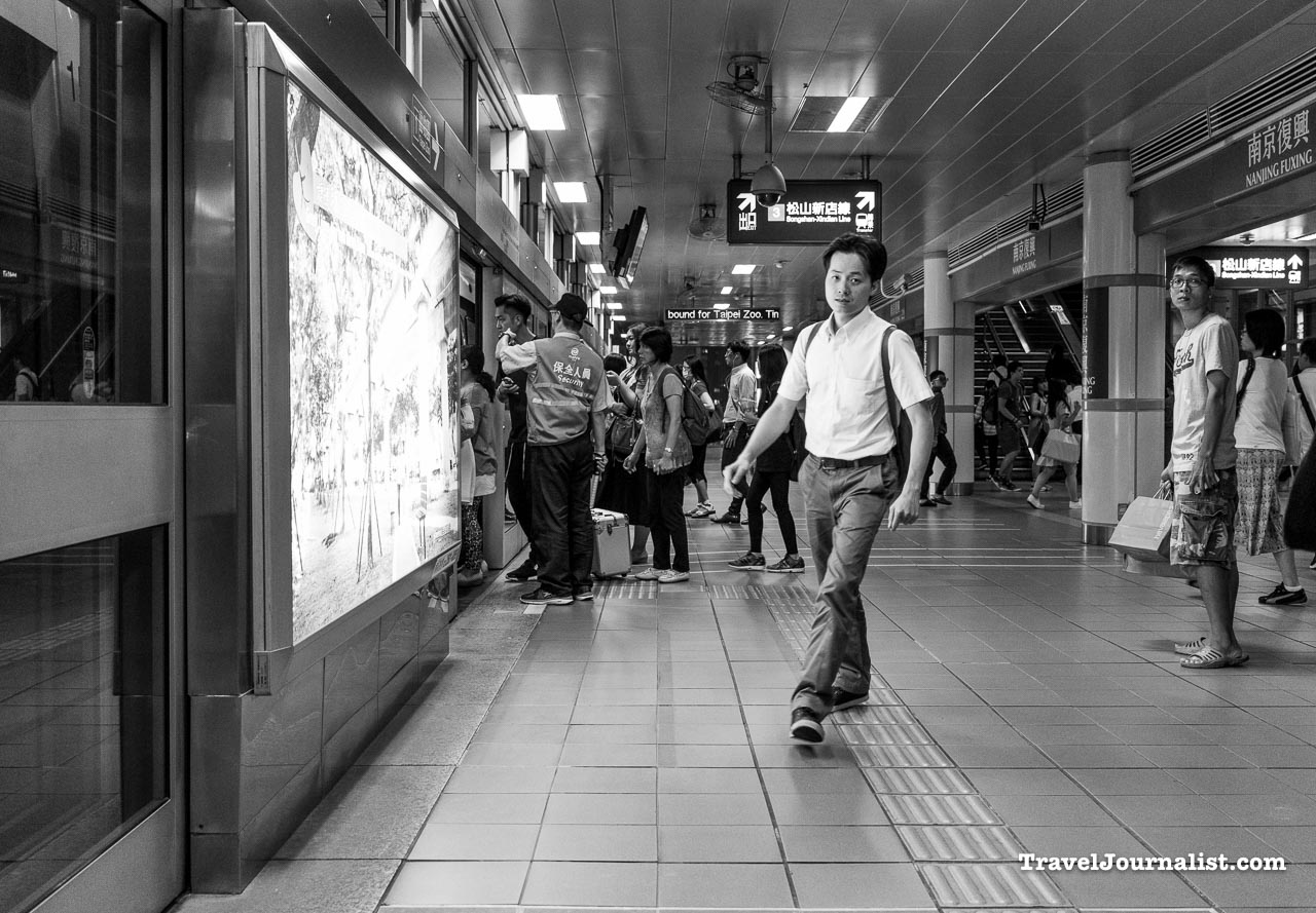 Street-Photography-Asia-Taipei-Taiwan-Sony-A7RII-Metro