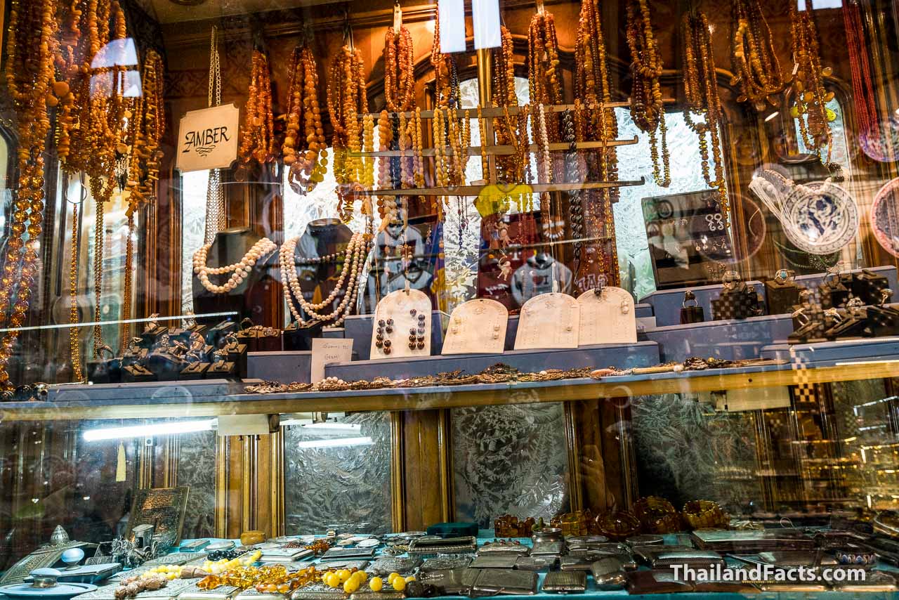 Grand-Bazaar-Istanbul-Shopping-Amber-prayer-beads-mesbaha-tasbih-Turkey