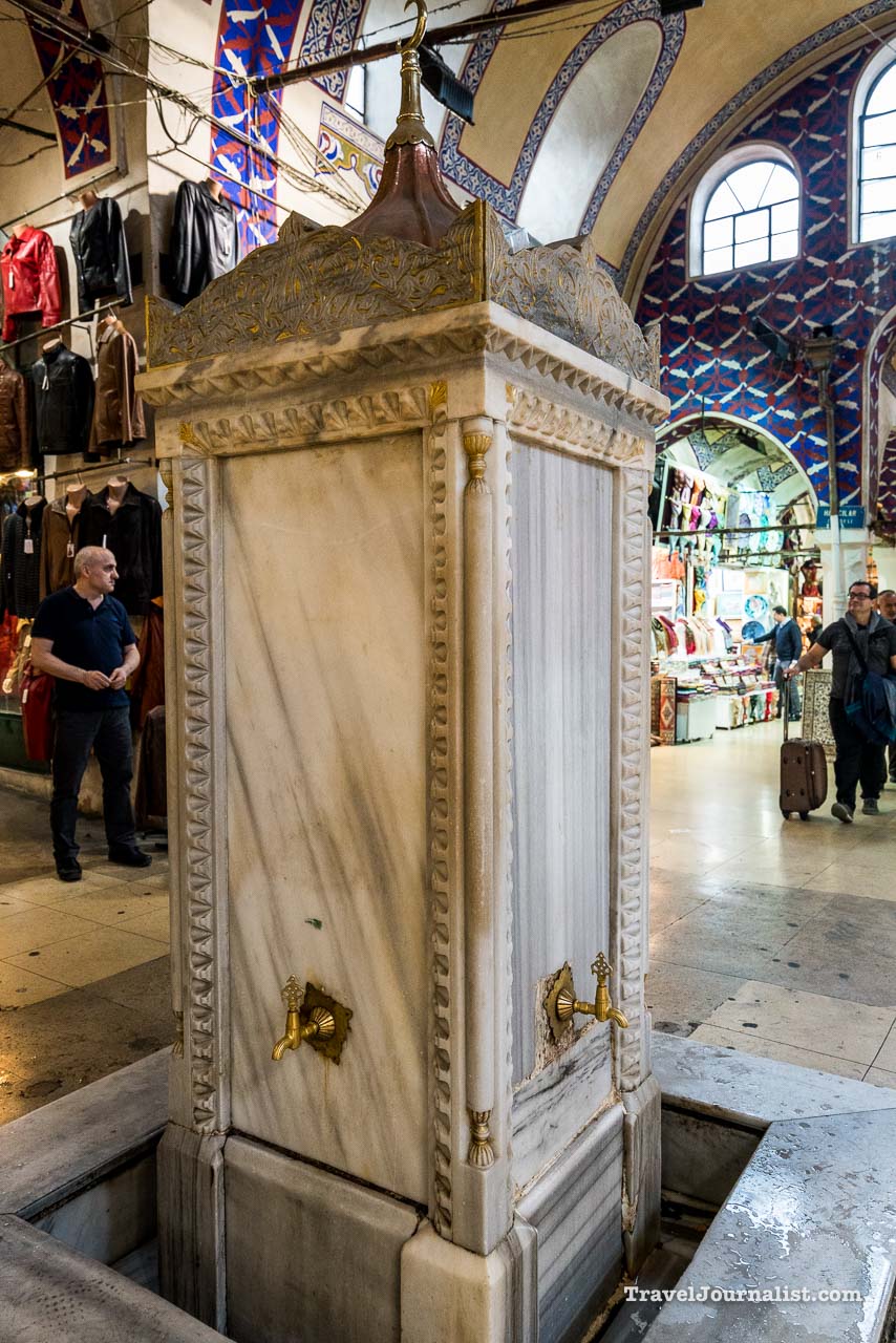 Grand-Bazaar-Istanbul-Shopping-Fountain-Turkey