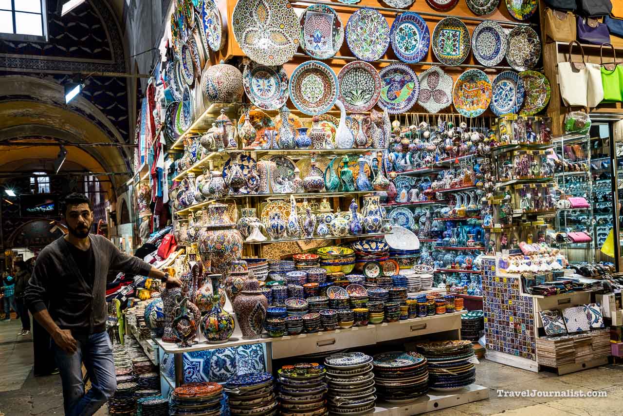 Grand-Bazaar-Istanbul-Shopping-oriental-plate-vase-Turkey