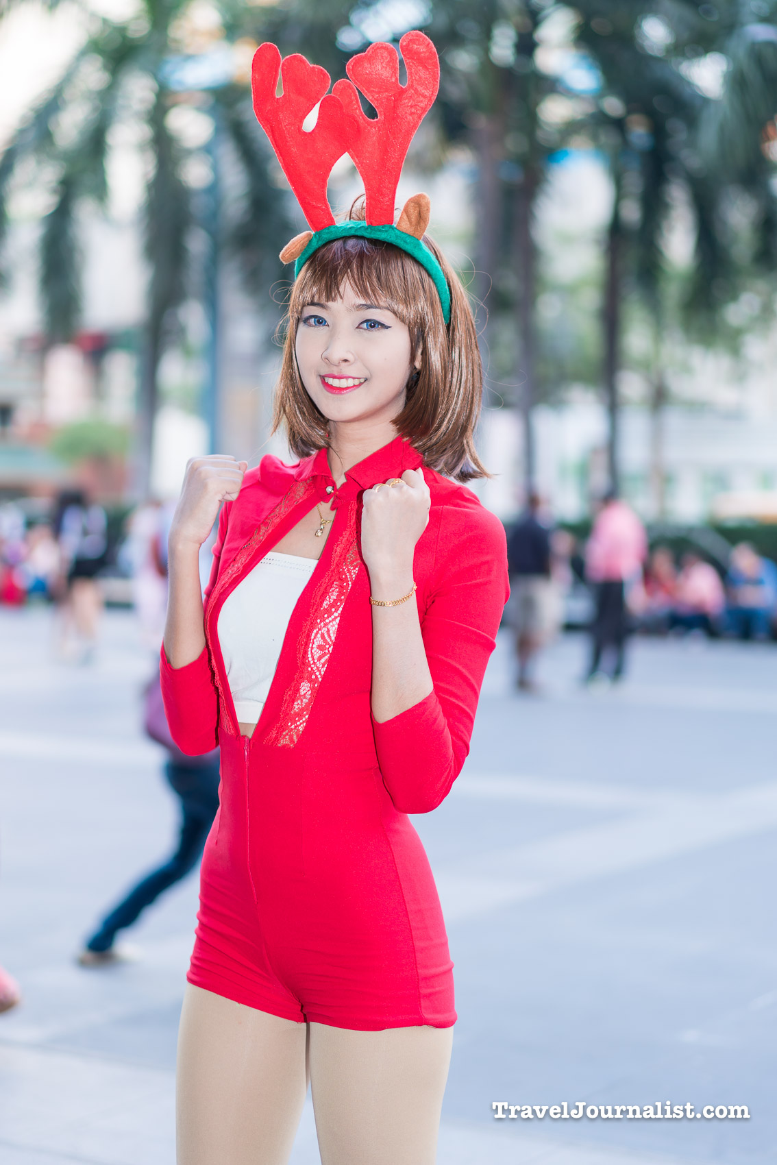 Pretty-Asian-Santa-Girl-Christmas-Bangkok-Thailand-2015-5
