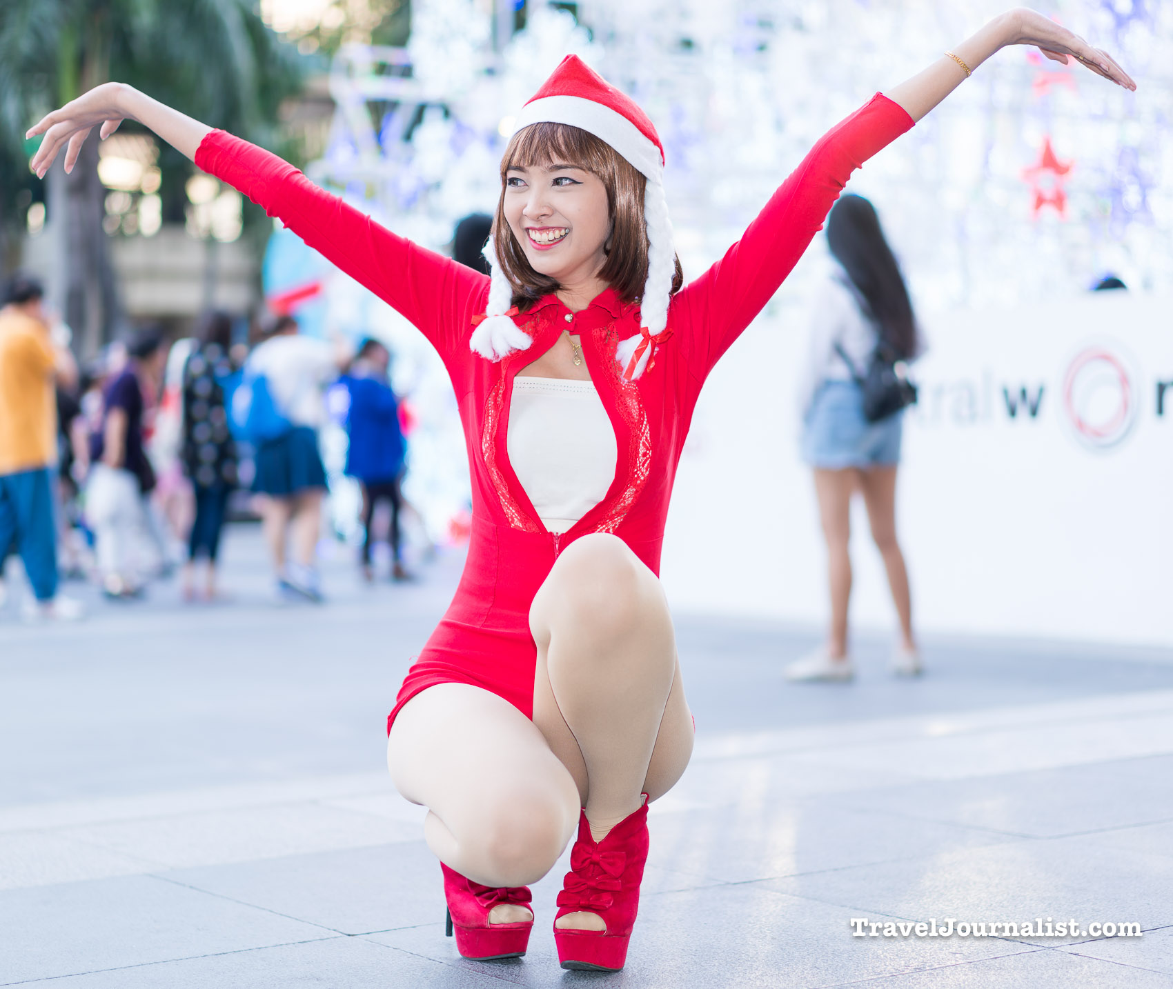 Pretty-Asian-Santa-Girl-Christmas-Bangkok-Thailand-2015-7