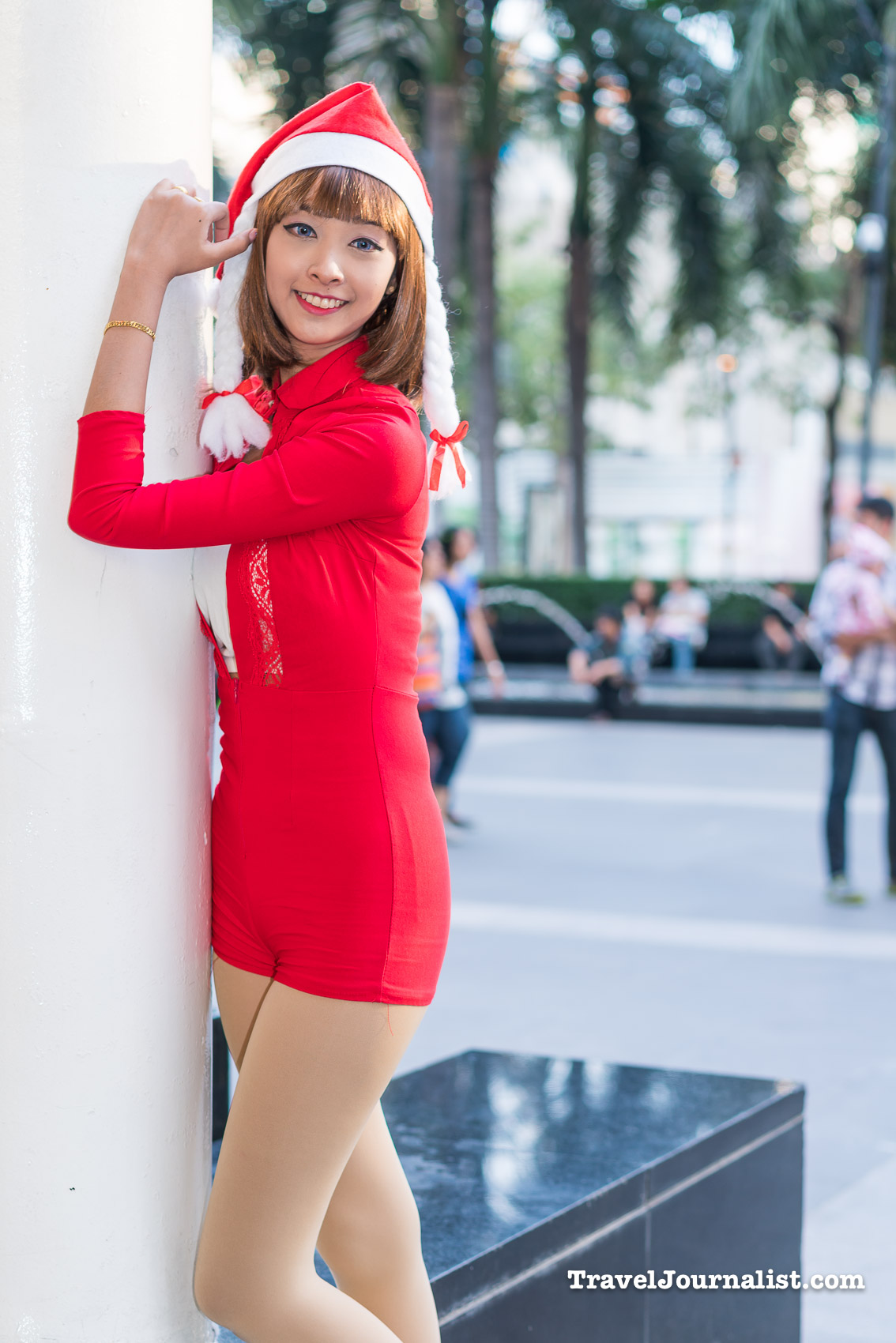 Pretty-Asian-Santa-Girl-Christmas-Bangkok-Thailand-2015-9