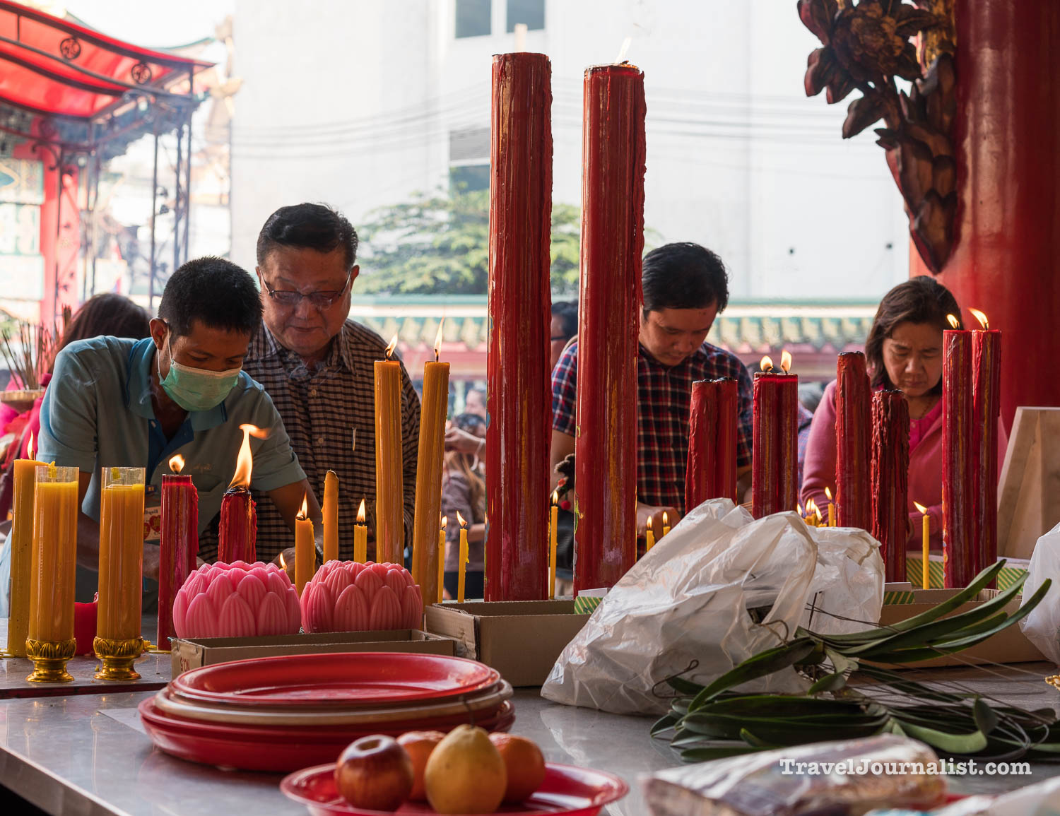 Chinese-New-Year-Bangkok-Thien-Fah-Temple-Chinatown-Thailand-2016-7