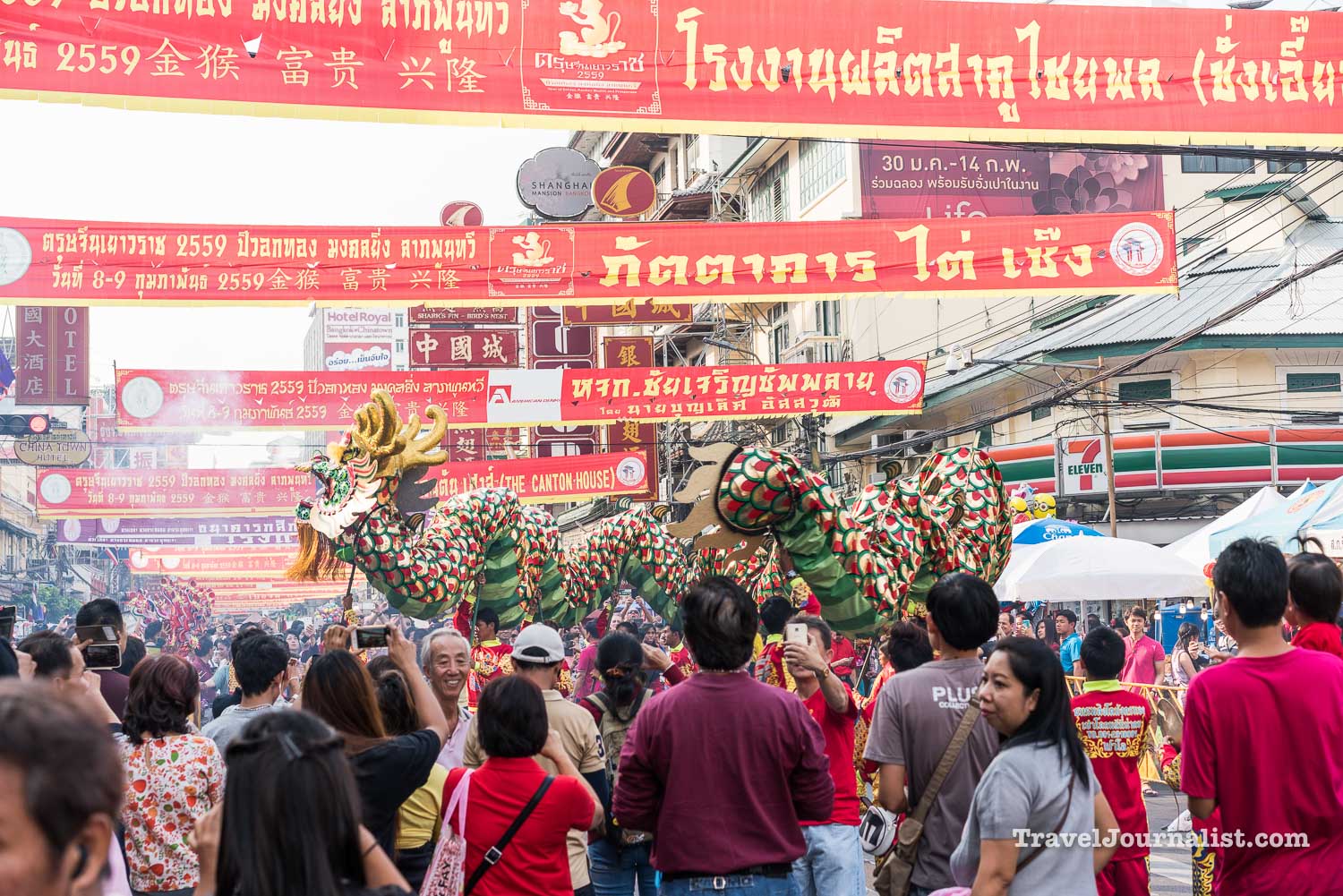 Chinese-New-Year-Bangkok-Yaowarat-Chinatown-Thailand-2016-15