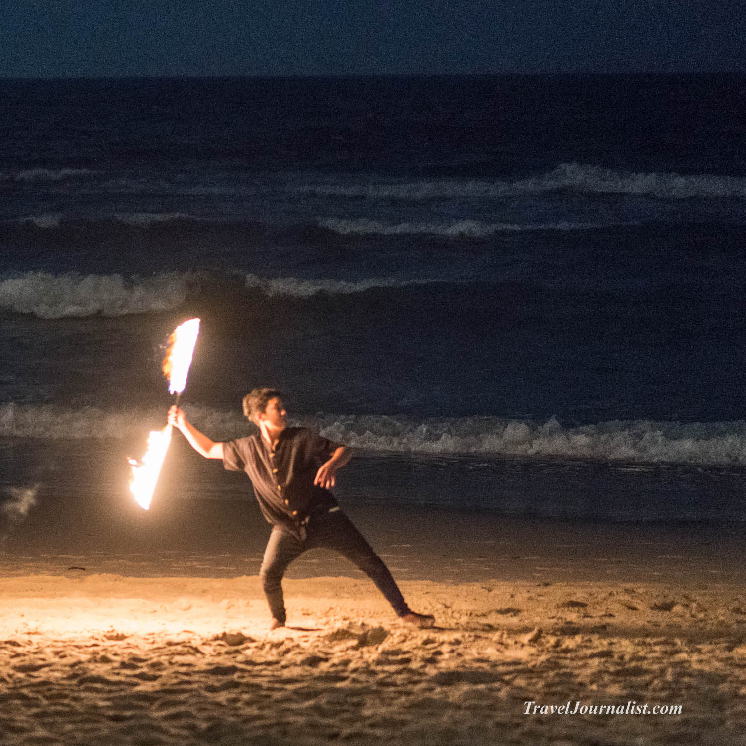 Fire-torch-artist-Juggler-Thailand-Beach-Grand-Centara-Koh-Samui-1b