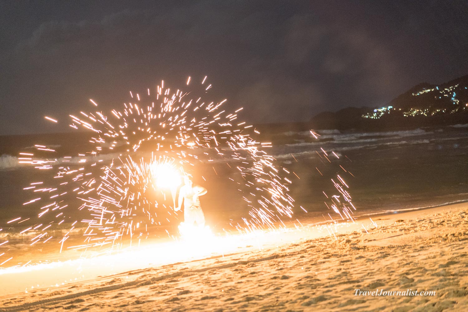 Fire-torch-artist-Juggler-Thailand-Beach-Grand-Centara-Koh-Samui-2