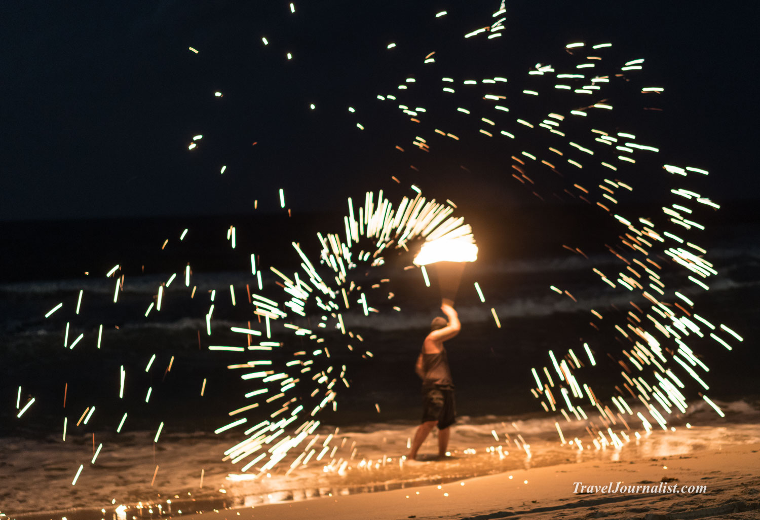 Fire-torch-artist-Juggler-Thailand-Beach-Grand-Centara-Koh-Samui-4