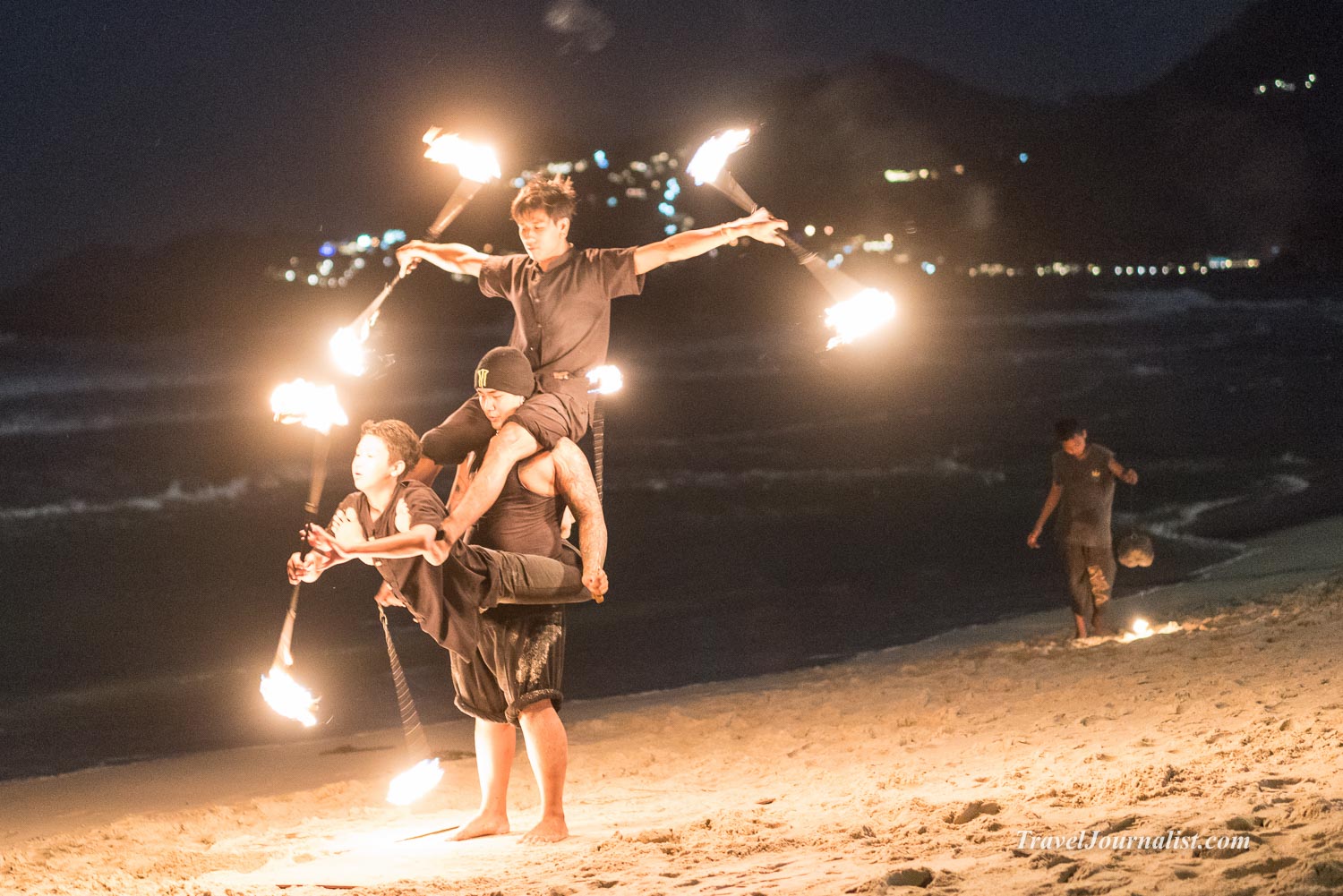 Fire-torch-artist-Juggler-Thailand-Beach-Grand-Centara-Koh-Samui-6