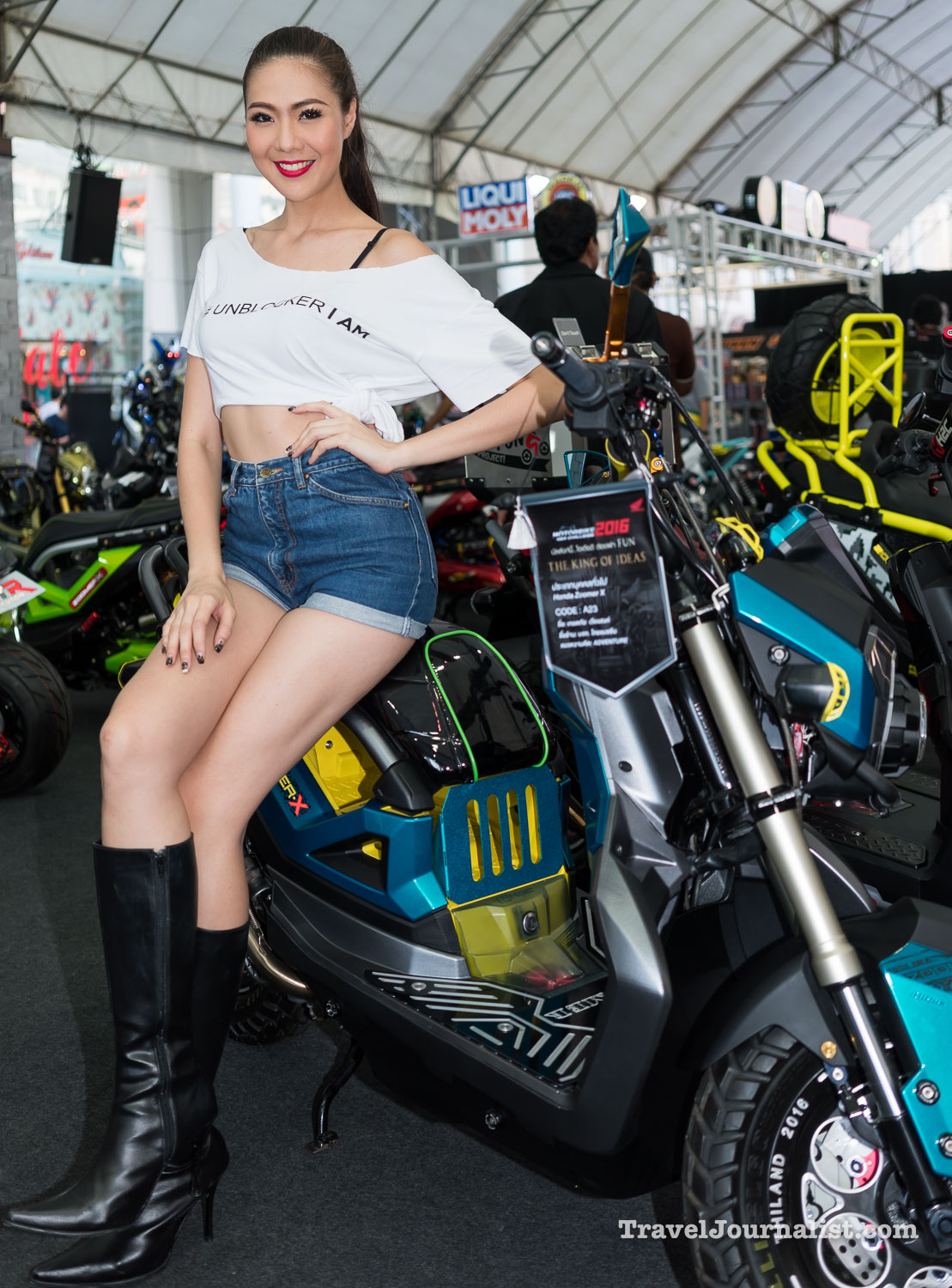 Motorbikes-Beautiful-Asian-Girls-Bangkok-Thailand-13