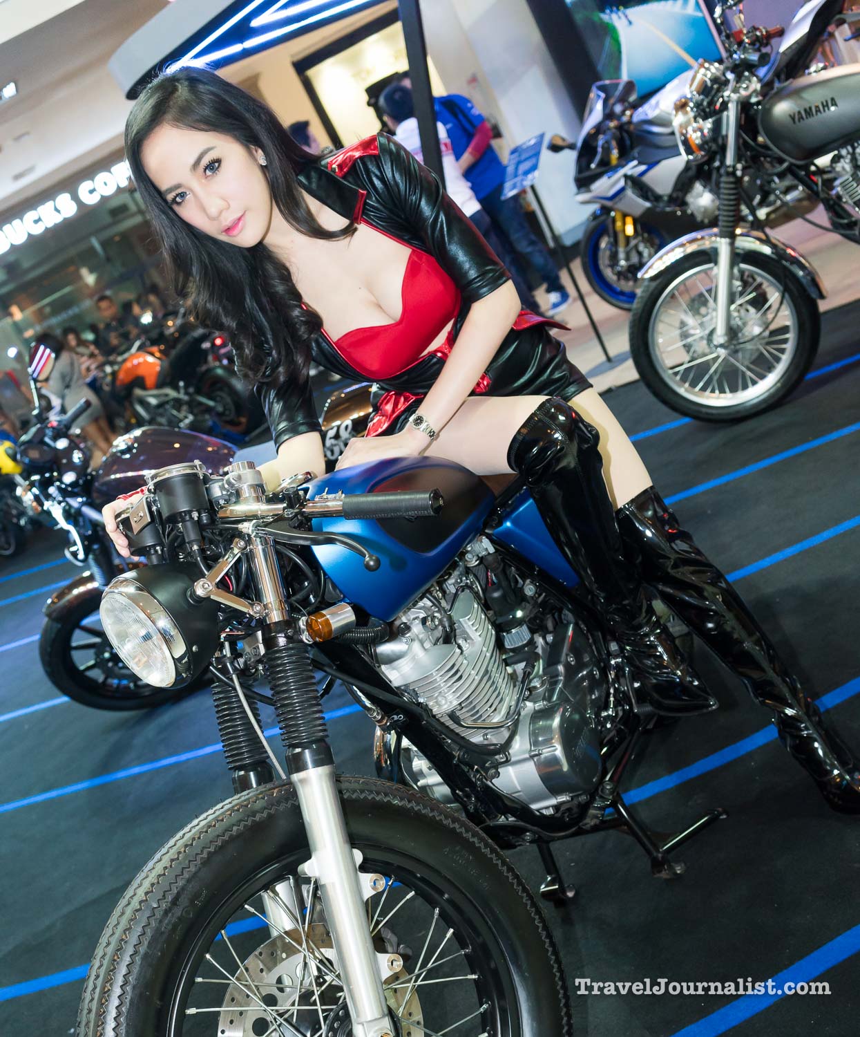 Motorcycles-Pretty-Asian-Girls-Bangkok-Thailand-2