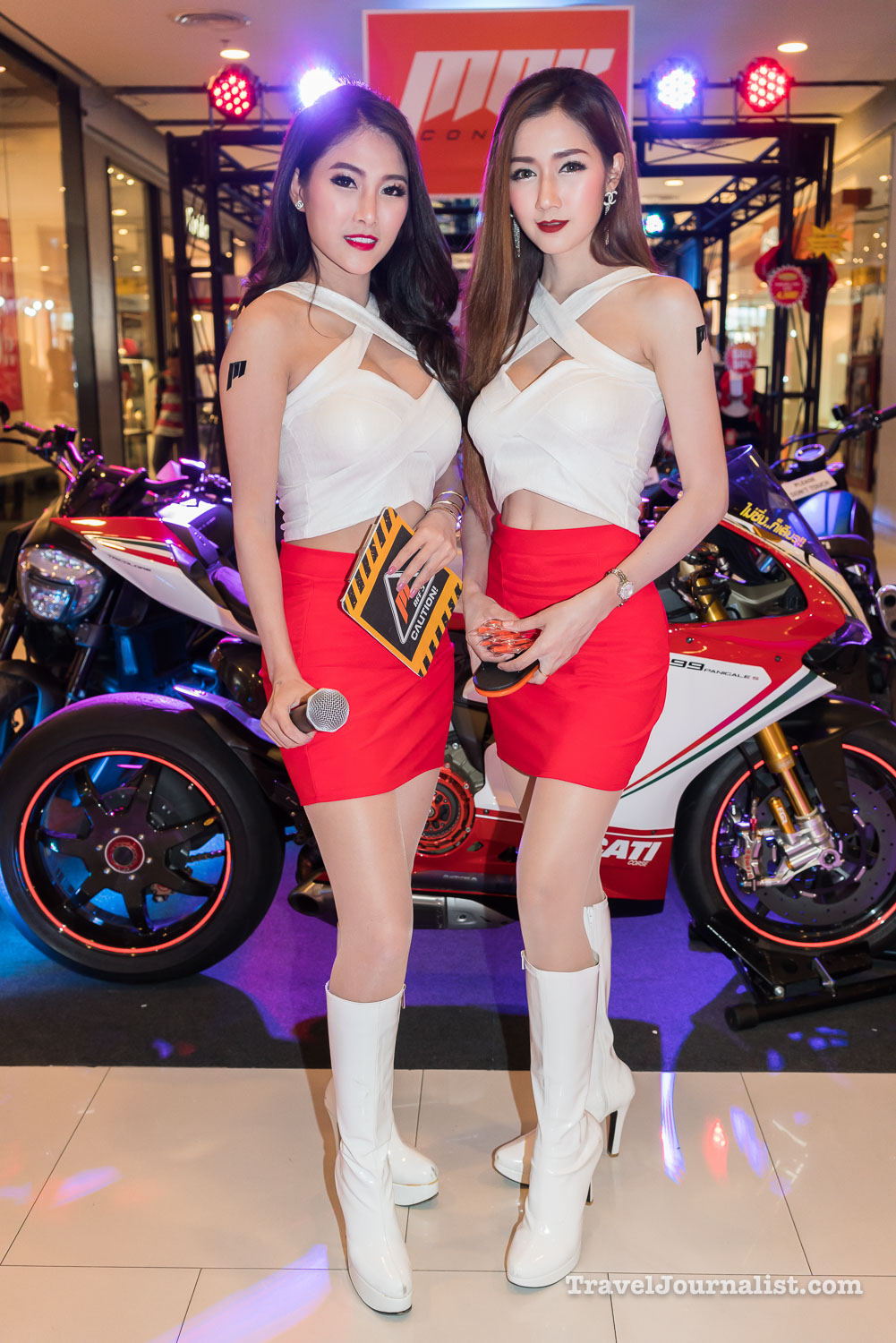 Motorcycles-Pretty-Asian-Girls-Bangkok-Thailand-30