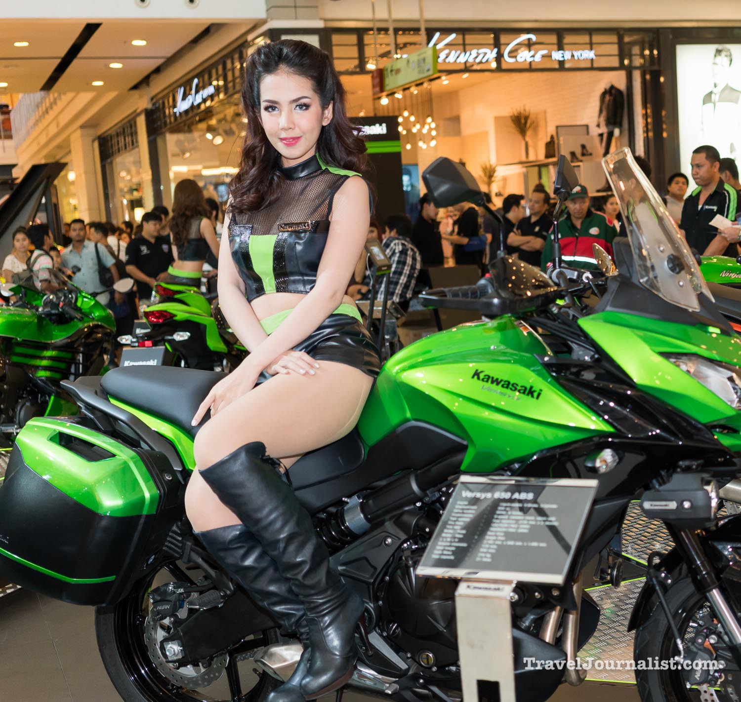 Motorcycles-Pretty-Asian-Girls-Bangkok-Thailand-53