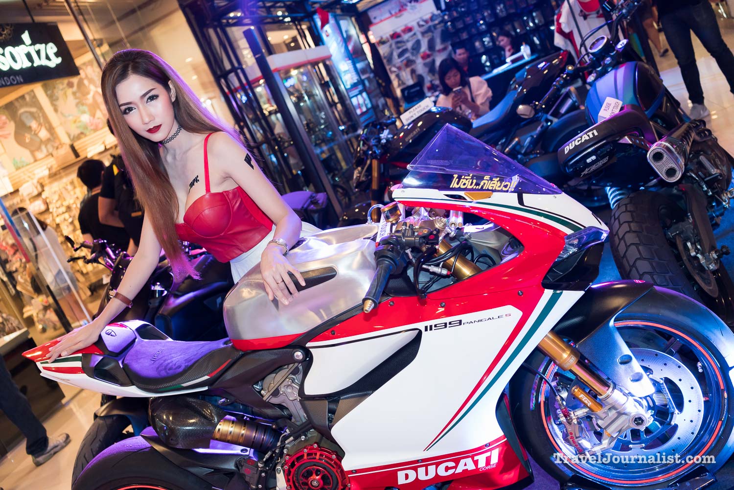 Motorcycles-Pretty-Asian-Girls-Bangkok-Thailand-65