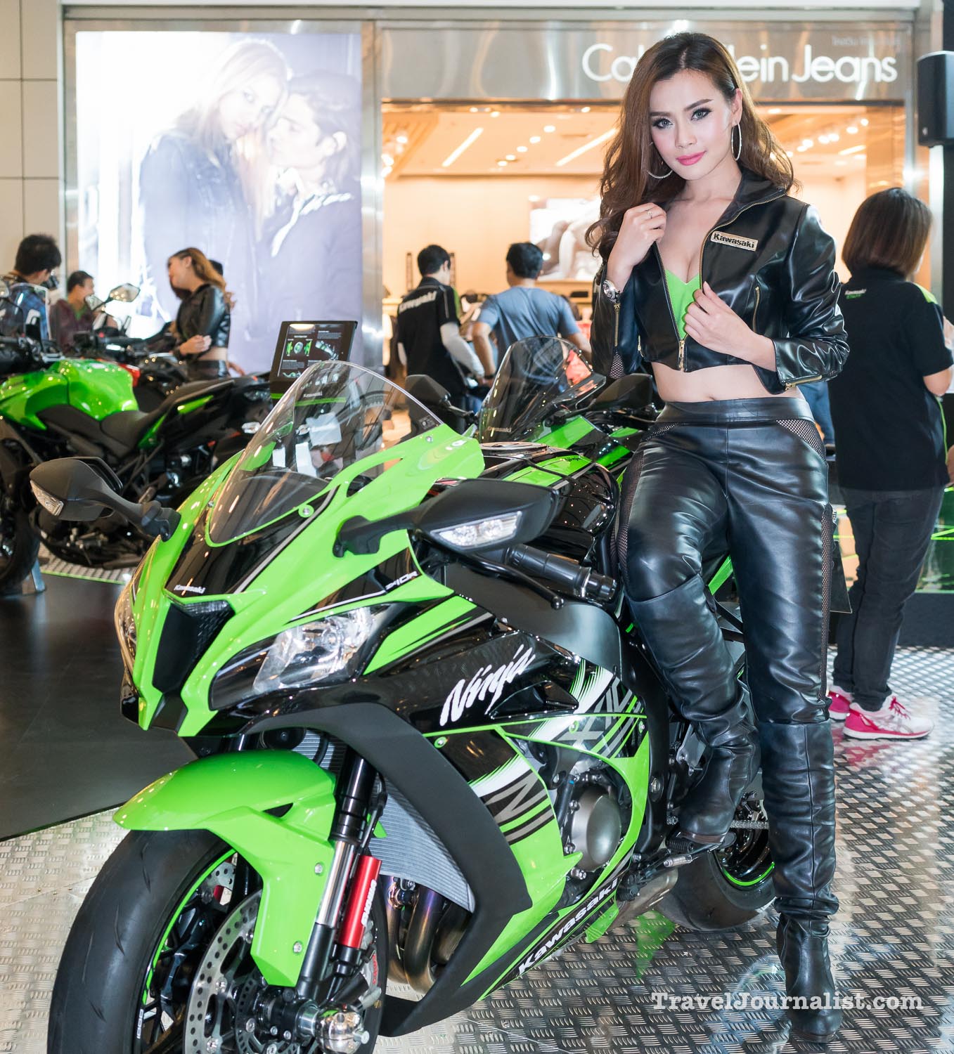 Motorcycles-PrettyAsian-Girls-Bangkok-Thailand-33
