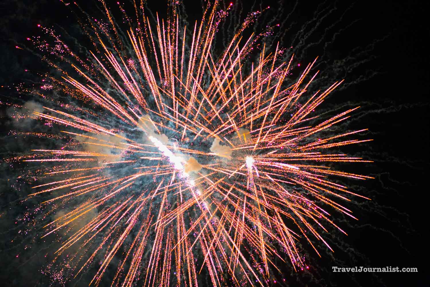Centara-Hotel-Koh-Samui-Chaweng-fireworks-Thailand-2