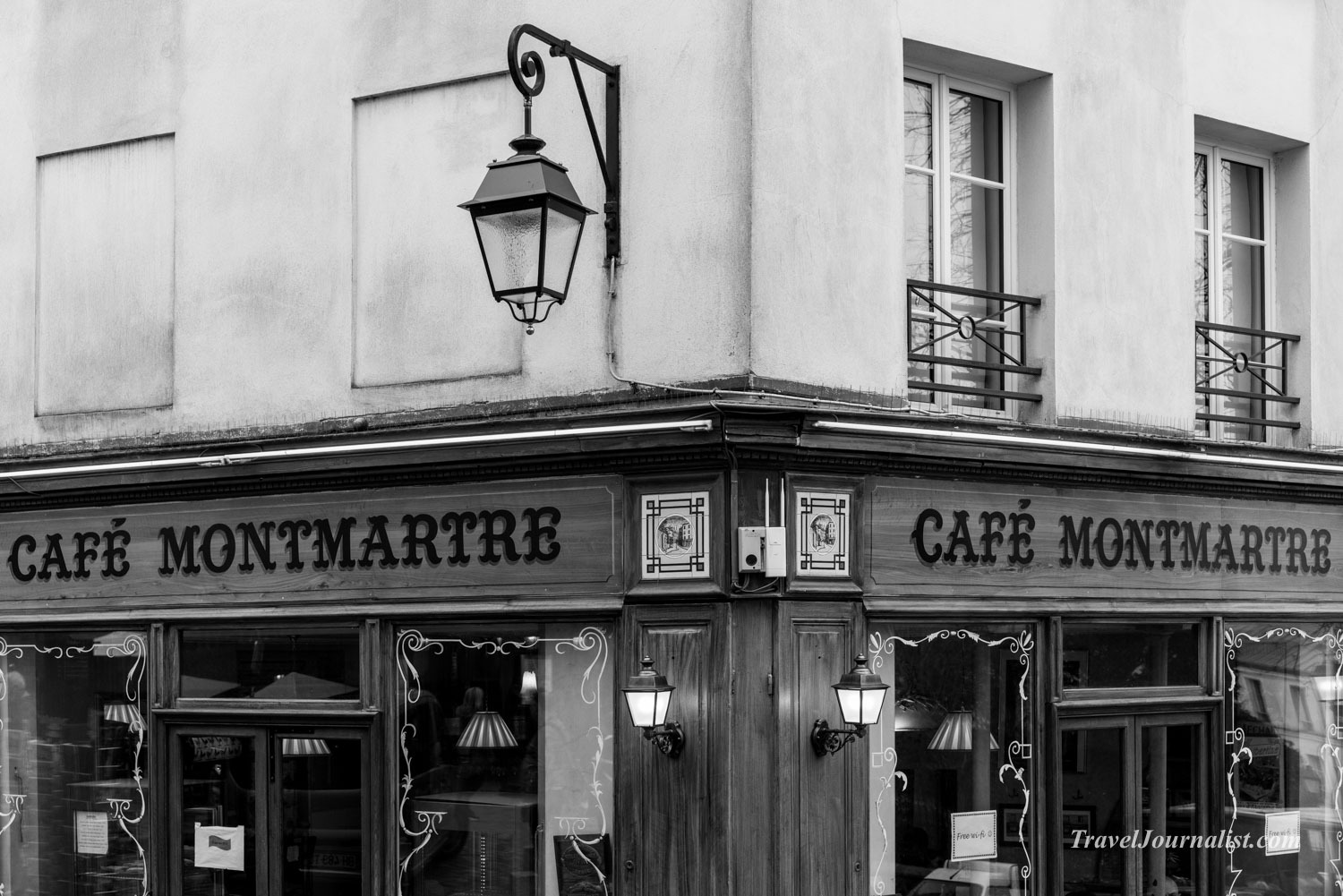 Montmartre-Place-Tertres-Paris-Street-Photography-Paris-16