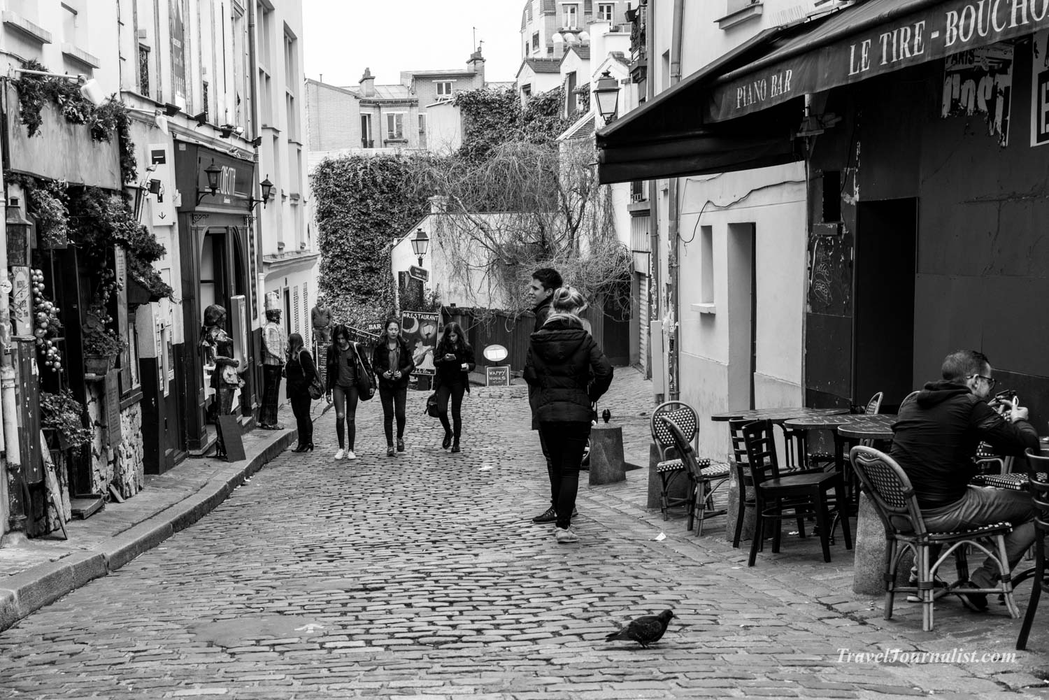 Montmartre-Place-Tertres-Paris-Street-Photography-Paris-17