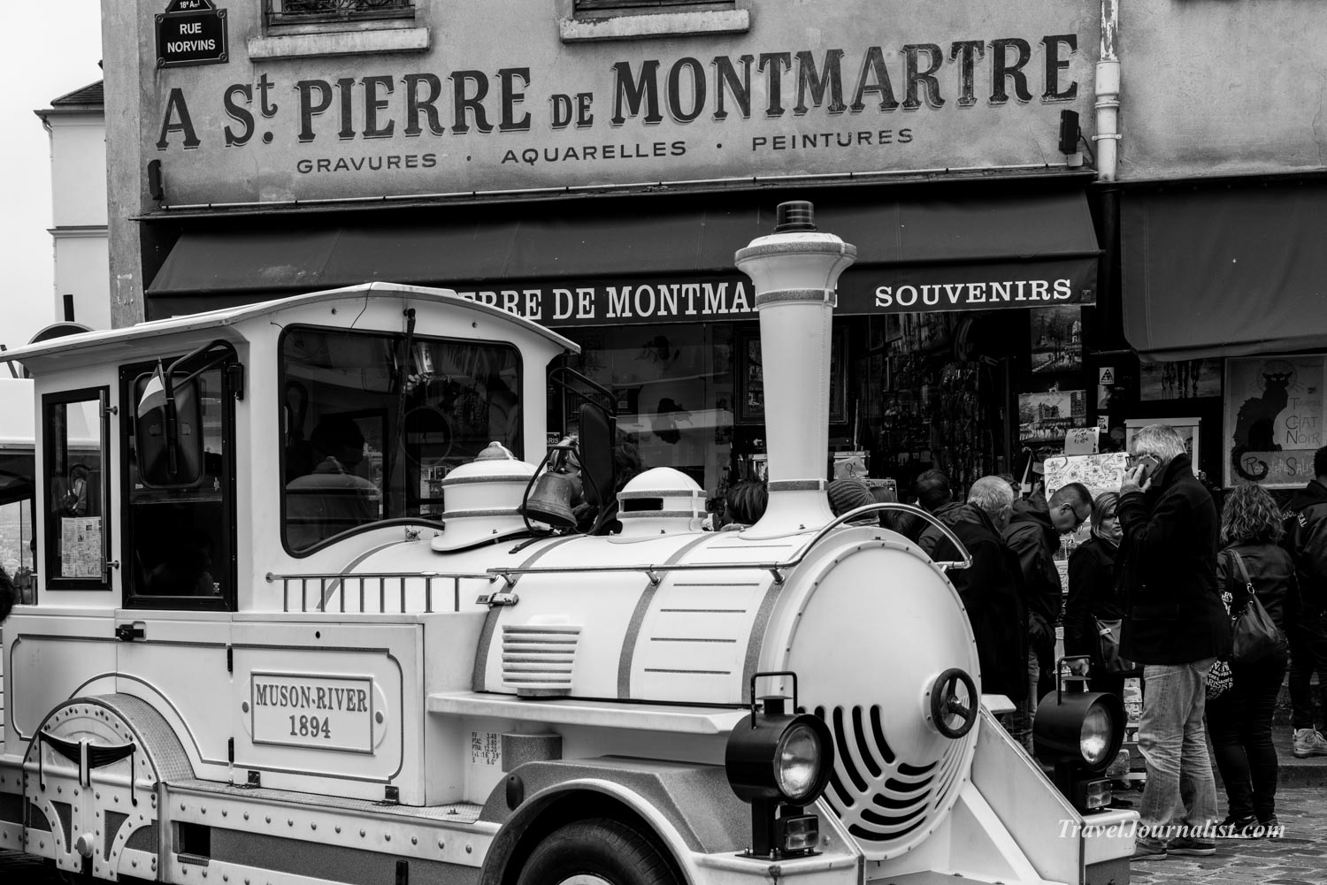 Montmartre-Place-Tertres-Paris-Street-Photography-Paris-25