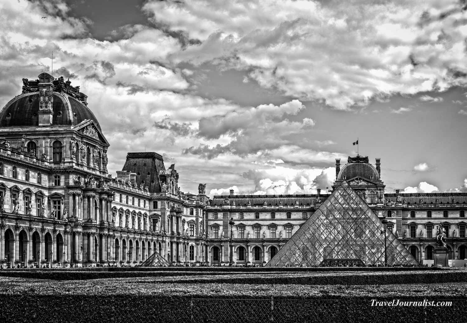 Paris-Street-Photography-Black-and-White-France-Spring-2016-1