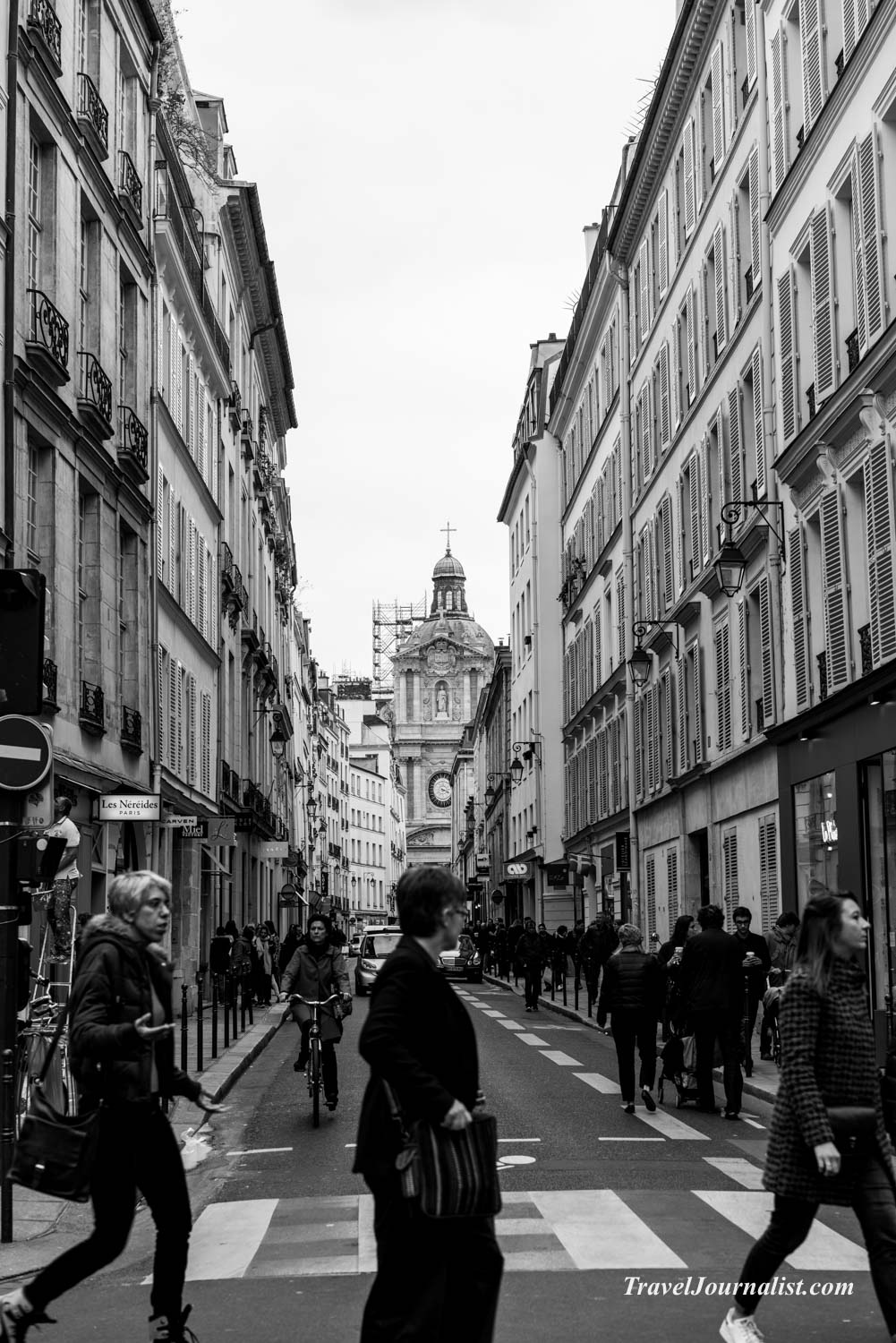 Paris-Street-Photography-Black-and-White-France-Spring-2016-11