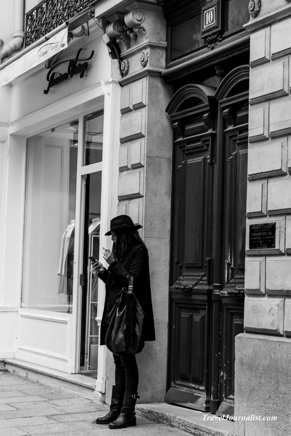 Paris-Street-Photography-Black-and-White-France-Spring-2016-12
