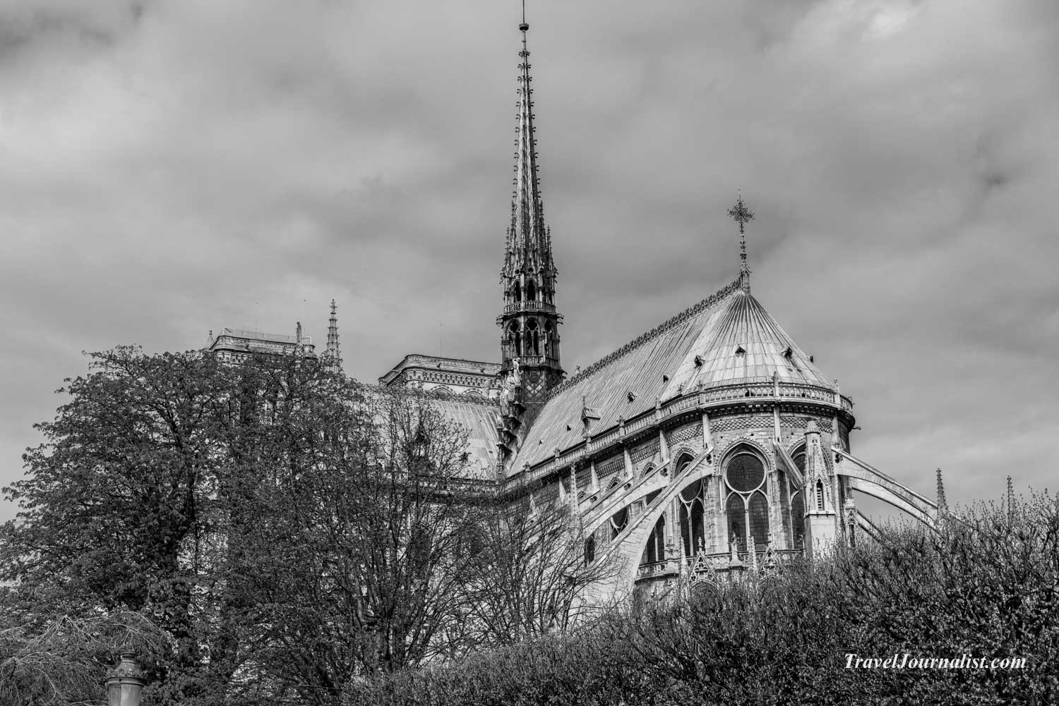 Paris-Street-Photography-Black-and-White-France-Spring-2016-19
