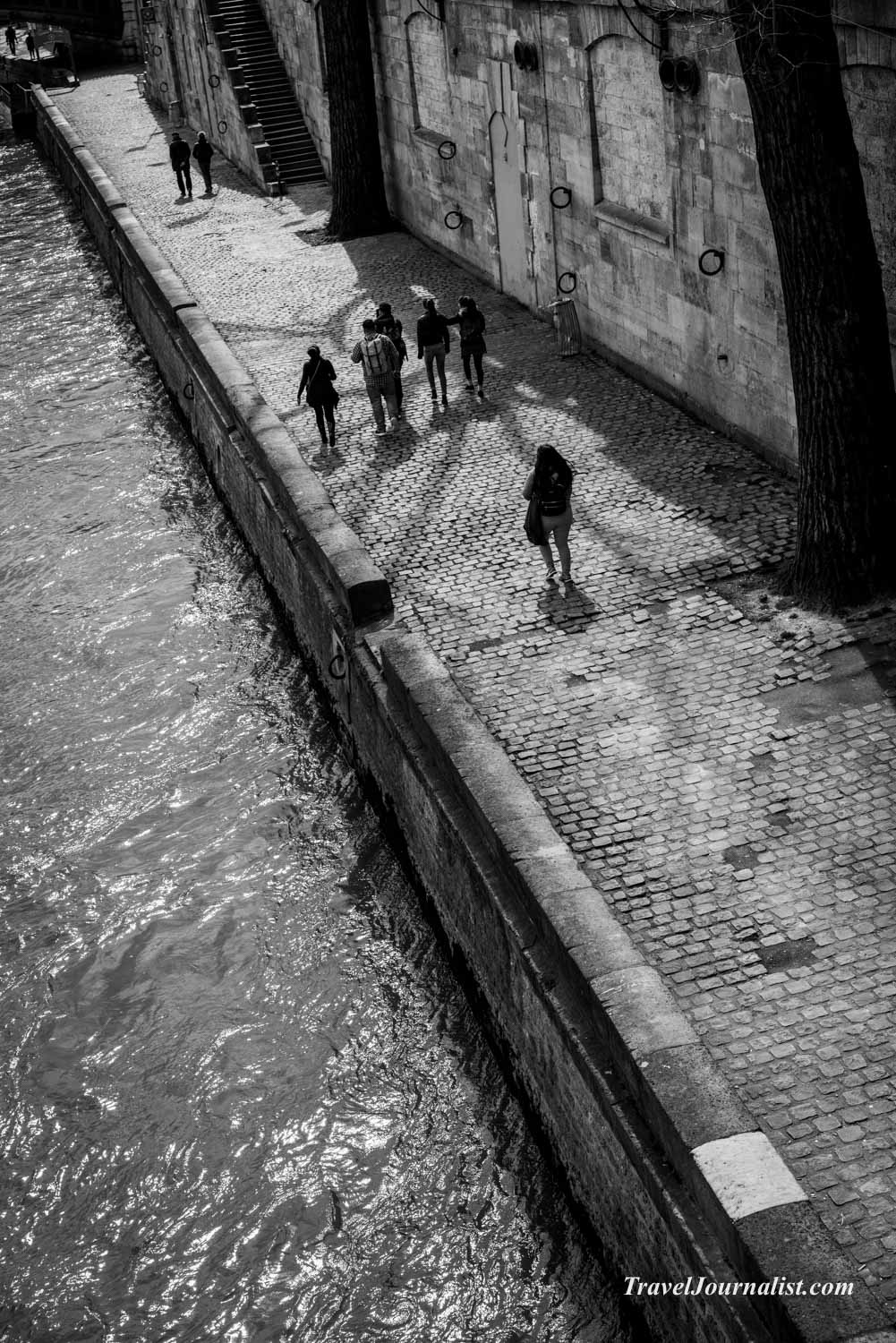 Paris-Street-Photography-Black-and-White-France-Spring-2016-25