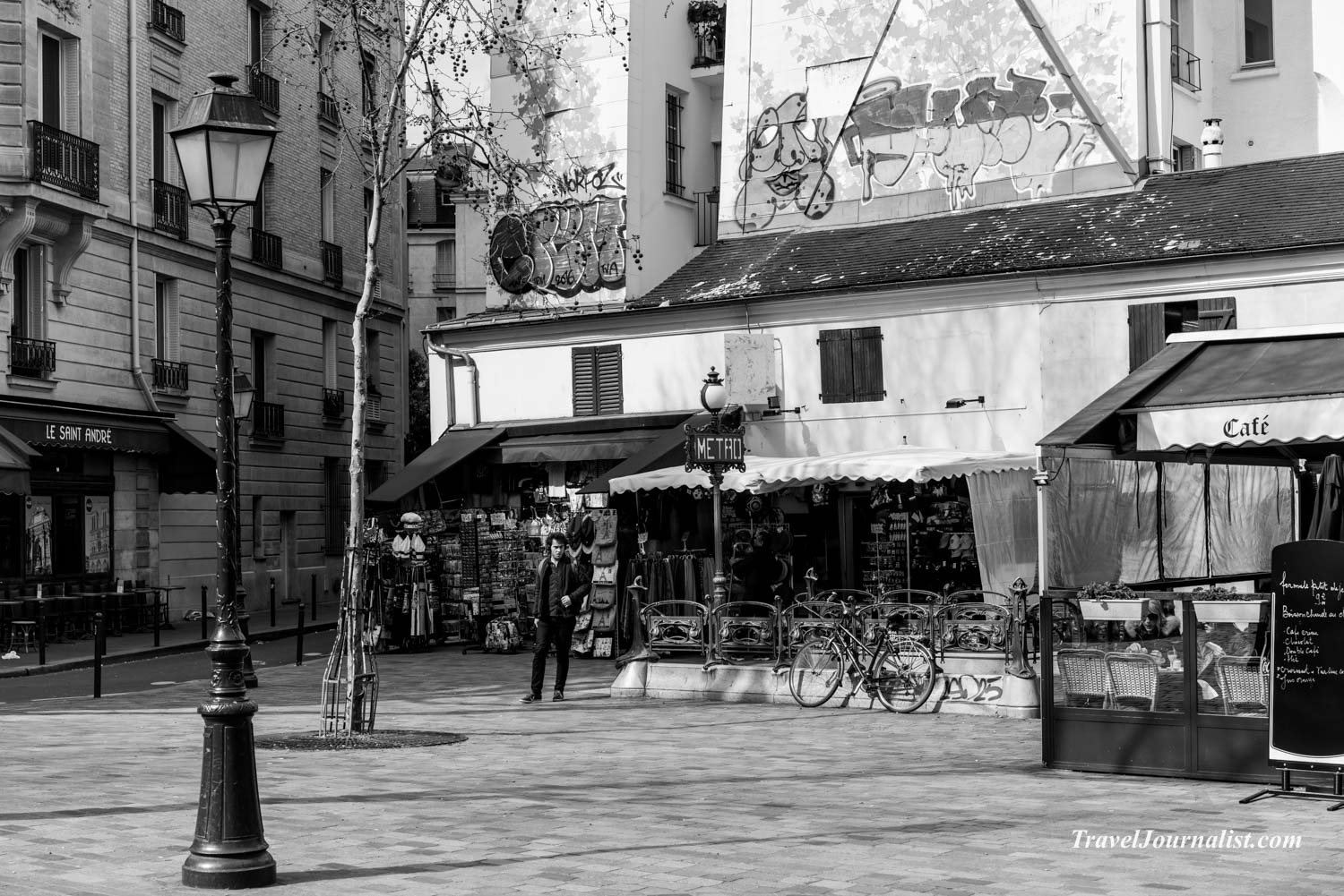 Paris-Street-Photography-Black-and-White-France-Spring-2016-29