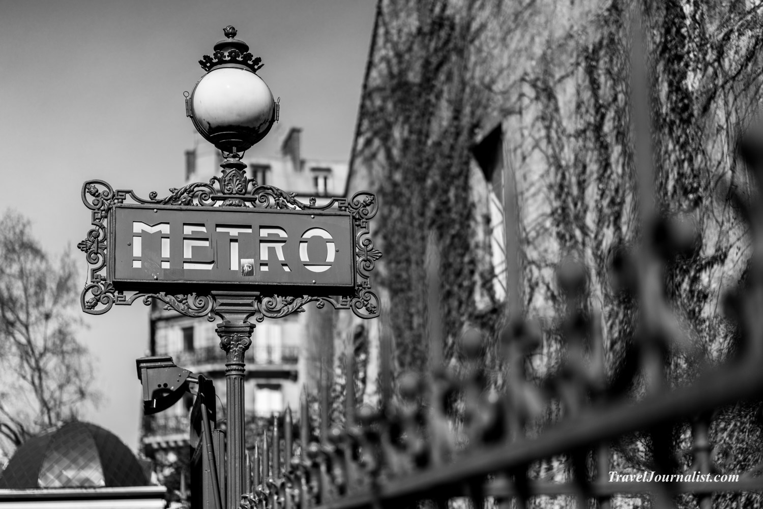 Paris-Street-Photography-Black-and-White-France-Spring-2016-40