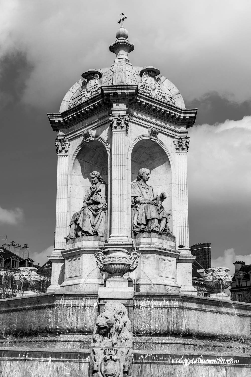 Paris-Street-Photography-Black-and-White-France-Spring-2016-54