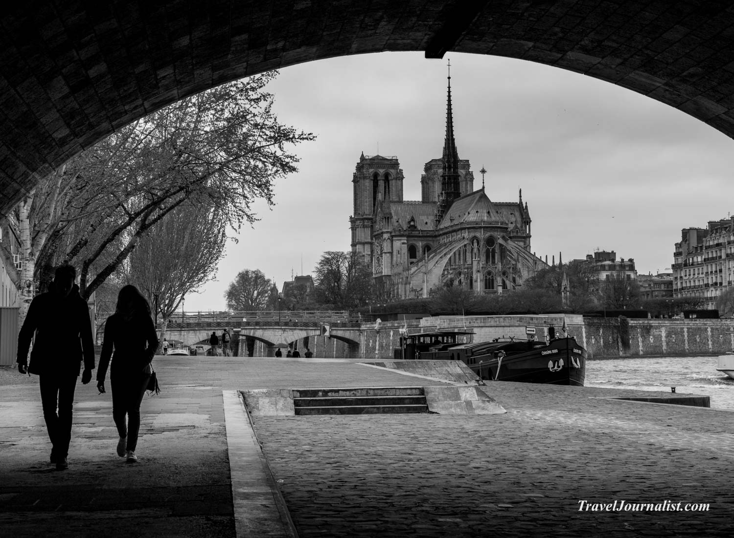 Paris-Street-Photography-Black-and-White-France-Spring-2016-61