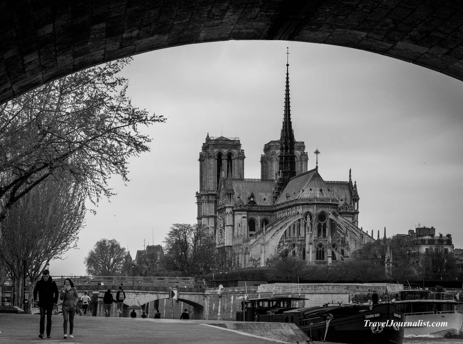 Paris-Street-Photography-Black-and-White-France-Spring-2016-62