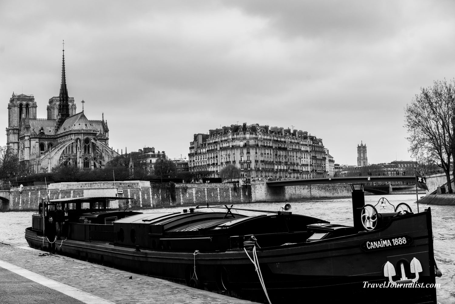 Paris-Street-Photography-Black-and-White-France-Spring-2016-64