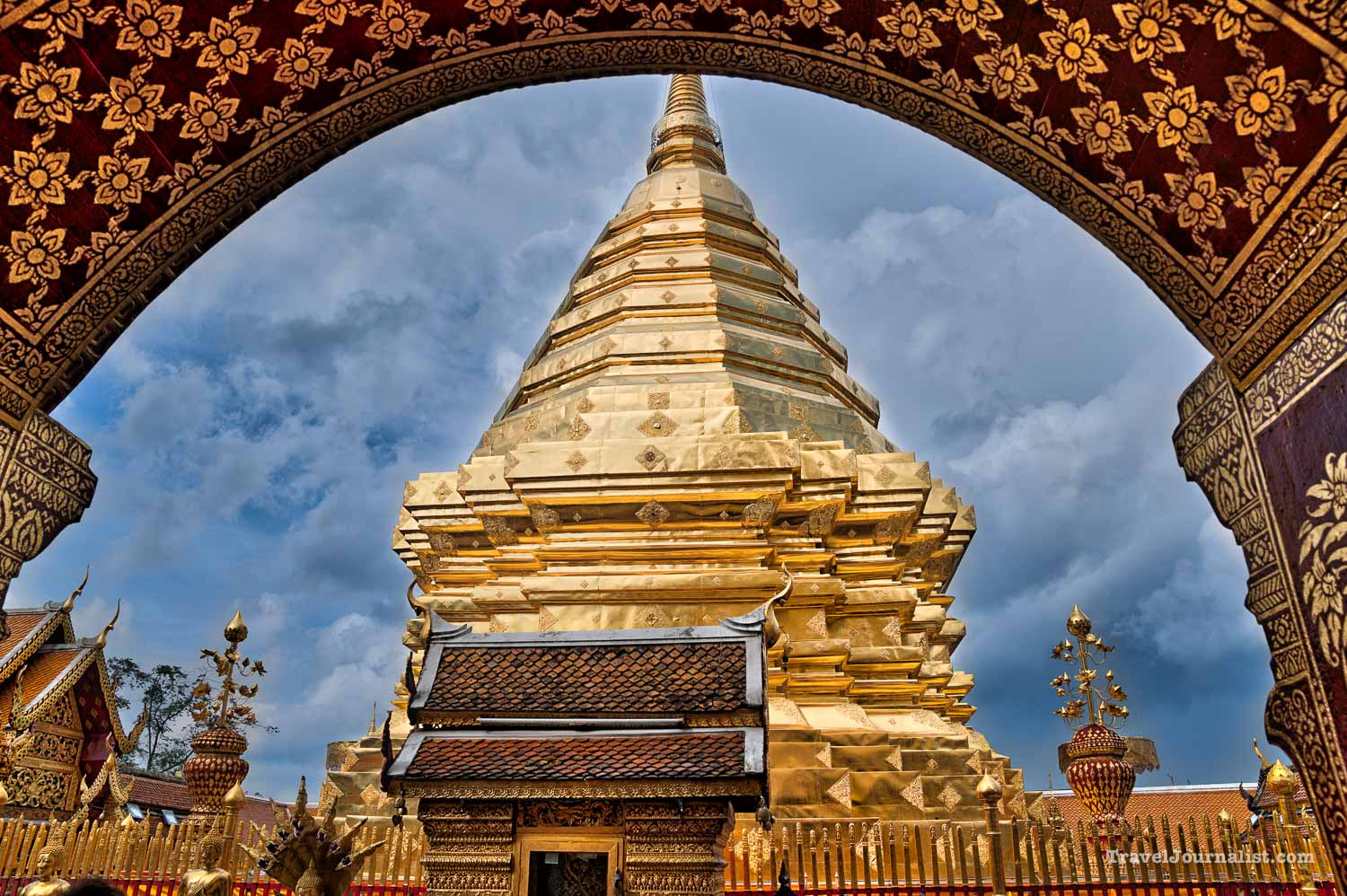 Wat-Phra-That-Doi-Suthep-Buddhist-Temple-Chiang-Mai-Thailand-1