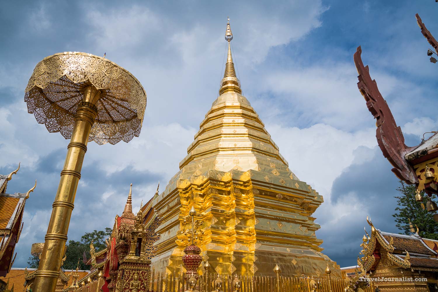 Wat-Phra-That-Doi-Suthep-Buddhist-Temple-Chiang-Mai-Thailand-9