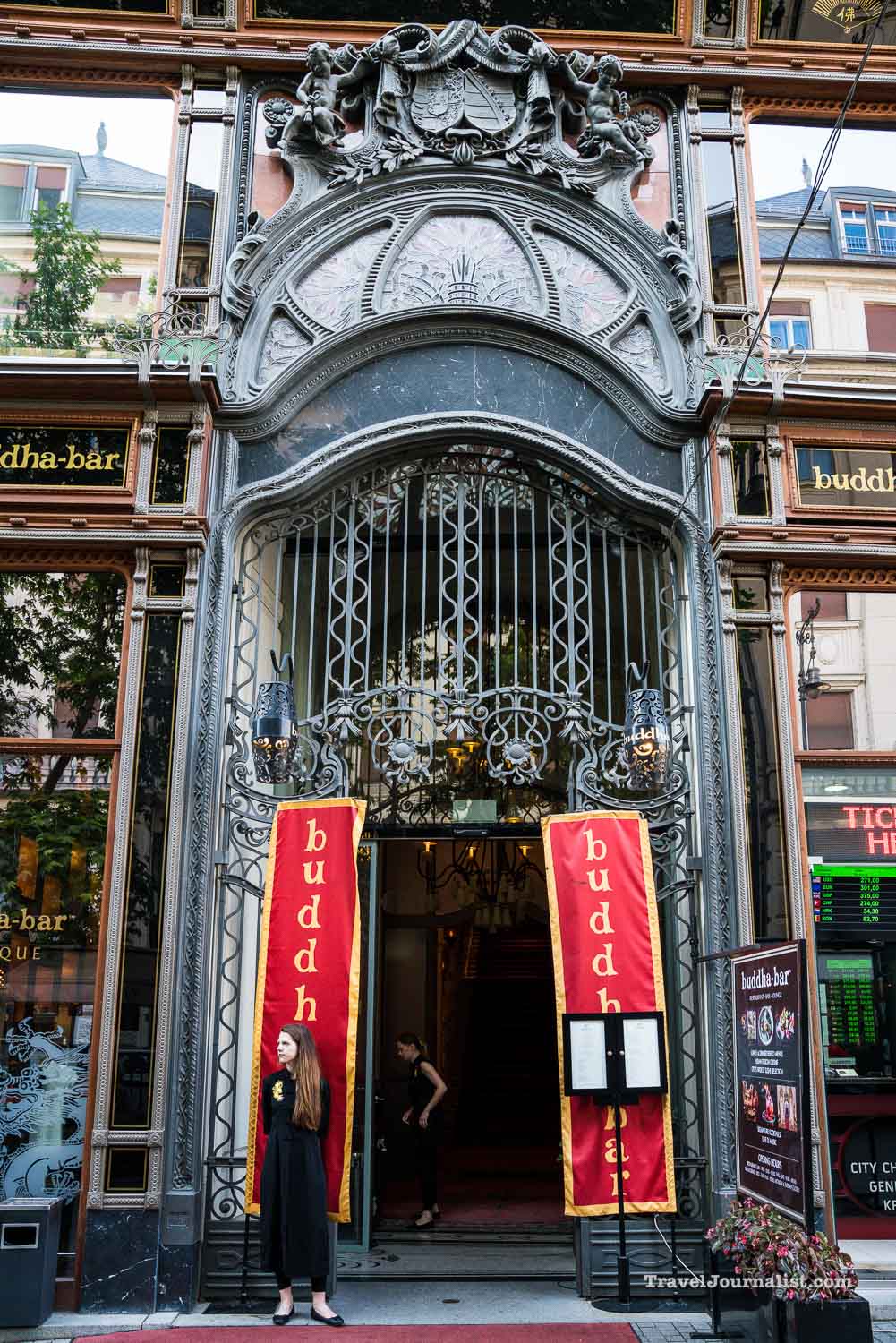 budapest-hungary-art-deco-art-nouveau-facades-11